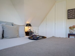 Unclassified image, 3 of 47, button