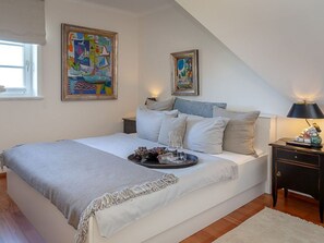 2 chambres, coffres-forts dans les chambres, bureau