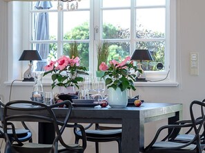 Unclassified image, 4 of 47, button