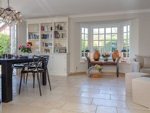 Unclassified image, 2 of 47, button