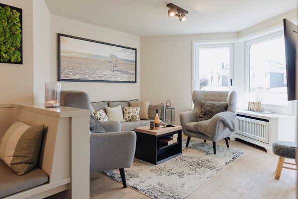 Unclassified image, 1 of 28, button