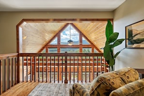 Interior - VIEWS! Spacious and relaxing cabin! VIEWS! (Townsend)