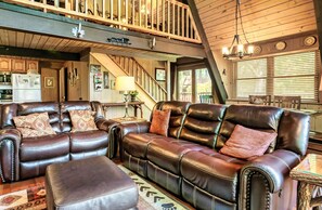 Een smart-tv, een open haard, Netflix en tafelvoetbal