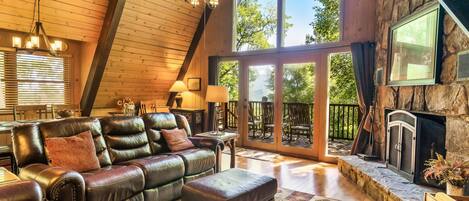 Smart-TV, Kamin, Netflix, Tischfußball