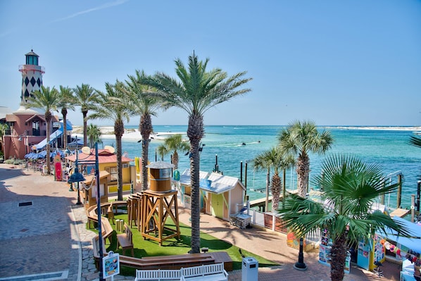 Property grounds - Gulf Views & Steps to the Beach! Great Location ~ 2 Pools/Hot Tubs, 2 Master Bedrooms, Islander 203 (Destin)