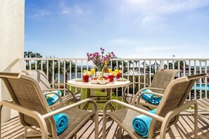 Outdoor dining - Gulf Views & Steps to the Beach! Great Location ~ 2 Pools/Hot Tubs, 2 Master Bedrooms, Islander 203 (Destin)