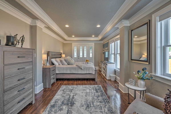 6 bedrooms, iron/ironing board, travel crib, free WiFi