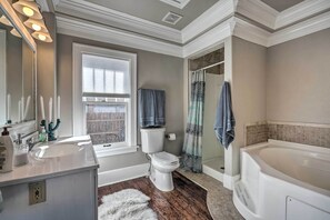 Ensemble douche/baignoire, sèche-cheveux, serviettes fournies, savon