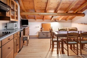 KĂŒhlschrank, Mikrowelle, Herdplatte, GeschirrspĂŒler