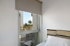 2 bedrooms, iron/ironing board, free WiFi, bed sheets - Apartment 'Los Martínez Duplex' with Sea View, Shared Pool and Wi-Fi (Santa Cruz de Tenerife)