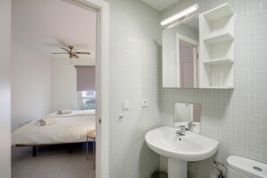 Badekar, hårføner og håndklær