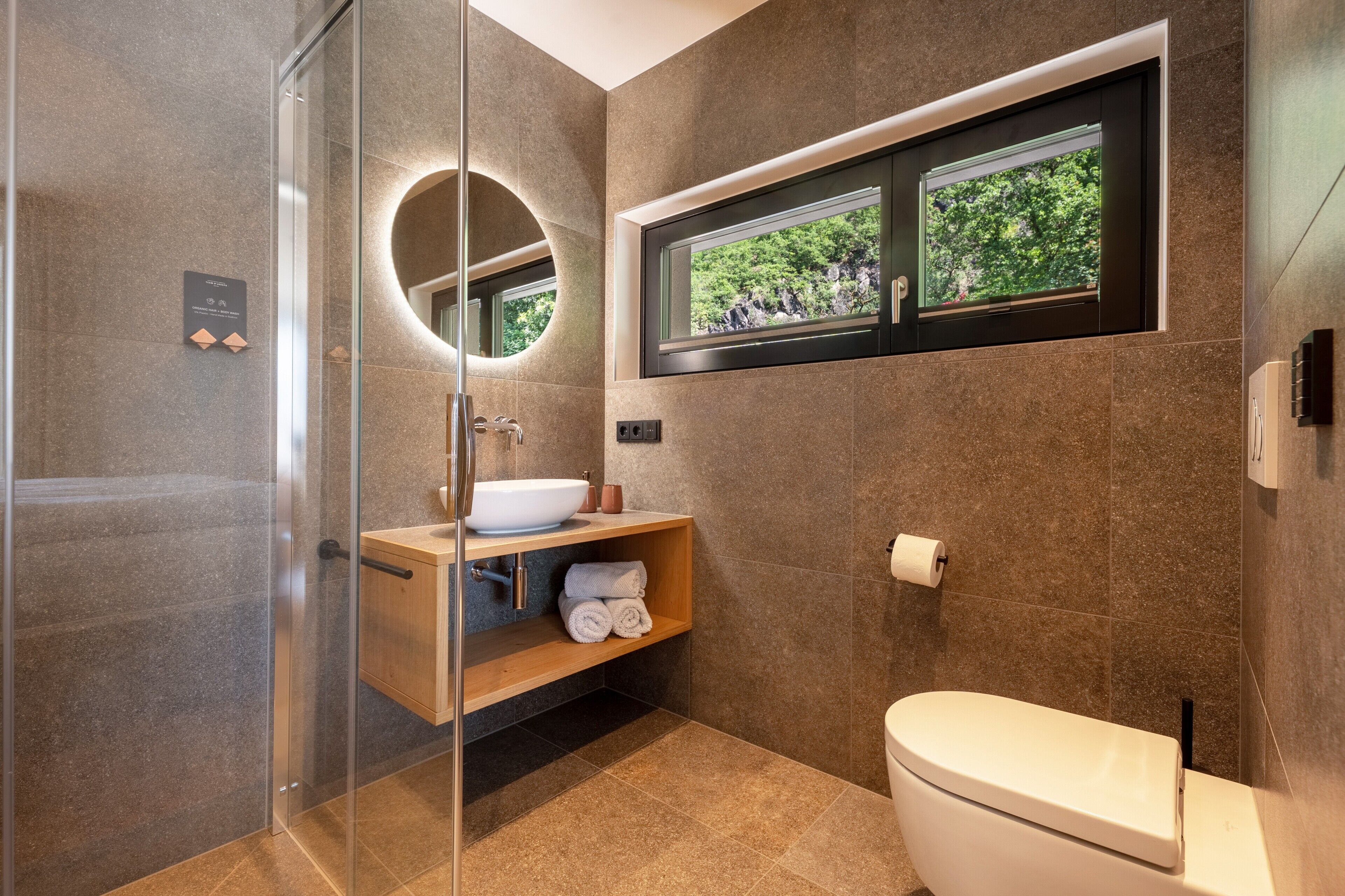 Bruser, hårtørrer, håndklæder