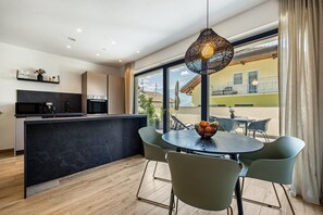 Dining - Apartment "Videre Lodge Wasserfall" with Mountain View, Wi-Fi & Terrace (Gargazon)