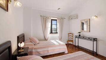 2 dormitorios, tabla de planchar con plancha, wifi gratis y ropa de cama