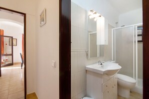 Bathtub, hair dryer, towels