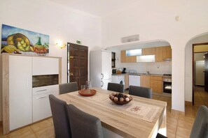 Dining - Villa "Filipa" with Pool, Wi-Fi, Garden & Terrace (Guia)