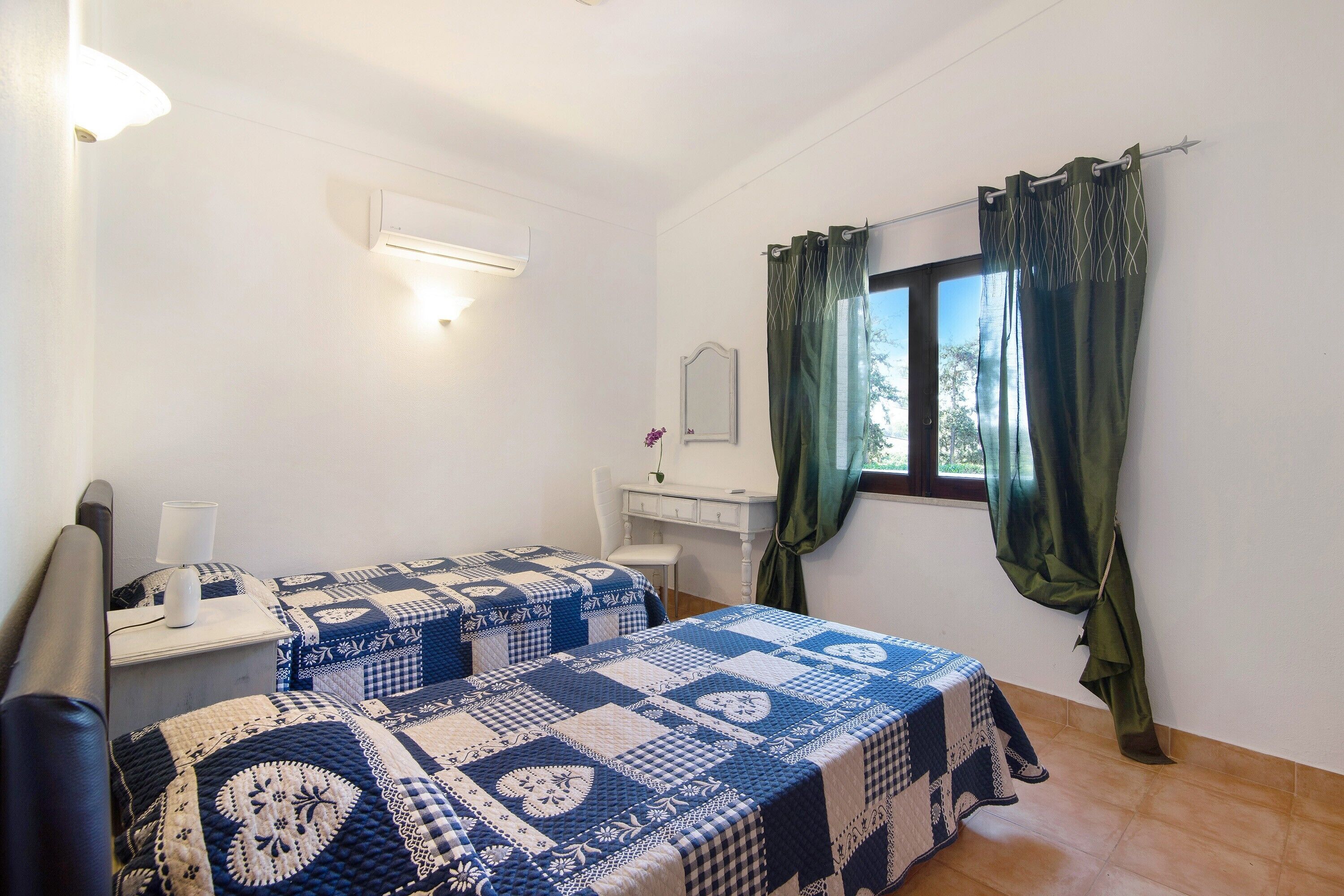 3 chambres, fer et planche à repasser, Wi-Fi gratuit, draps fournis