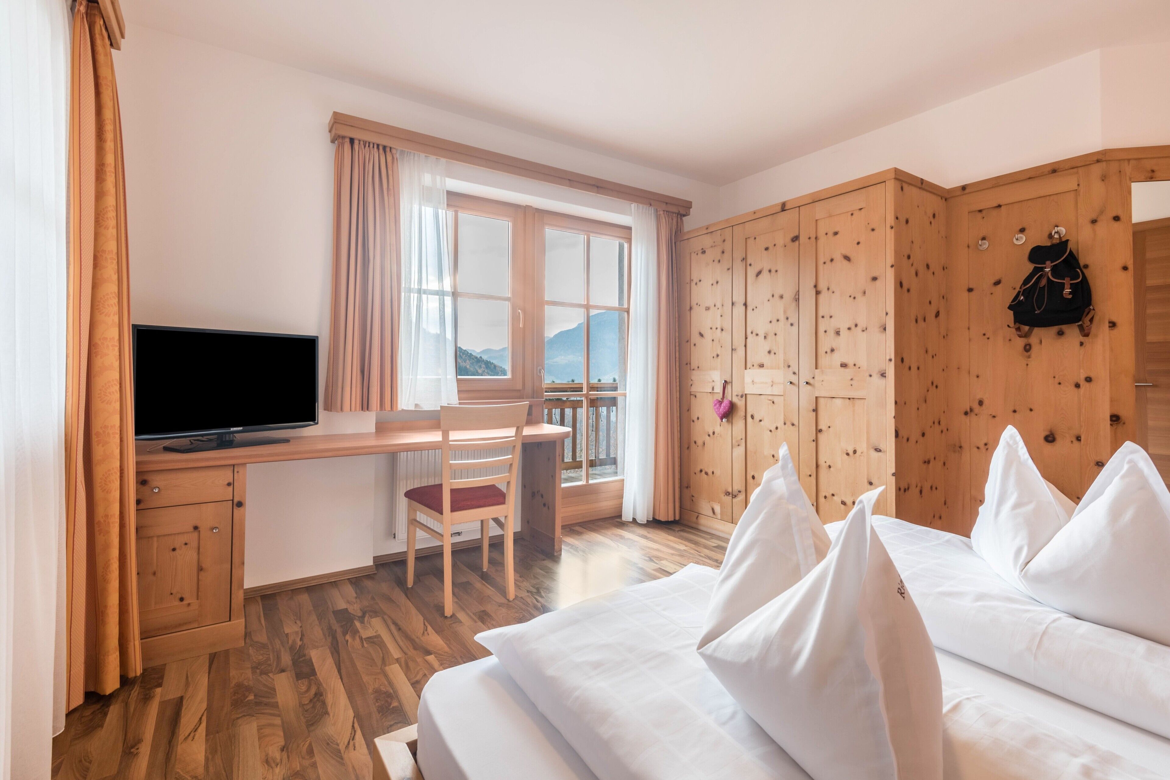 1 slaapkamer, een strijkplank/strijkijzer, gratis wifi, beddengoed