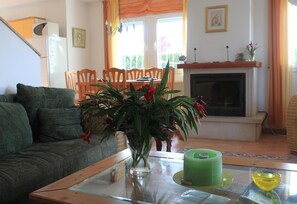 TV, fireplace, ping pong, stereo - 'Lovely Villa in Family Resort' with Pool, Garden & Wi-Fi (Miami Playa)