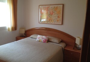 3 slaapkamers, een strijkplank/strijkijzer, wifi, beddengoed