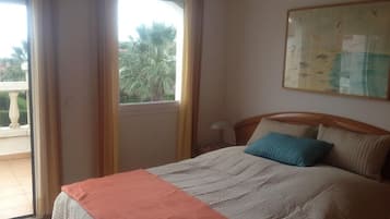 3 habitaciones, tabla de planchar con plancha, wifi y ropa de cama