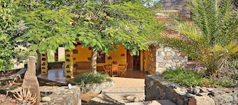Landhuis "Finca Los Dioses" in het hart van de natuur met uitzicht op de bergen, tuin & terras