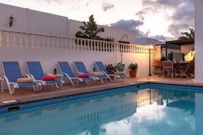 A heated pool - Beautiful Villa, Sea Views, Heated Pool, Jacuzzi, Air Conditioning & WiFi (Tías)