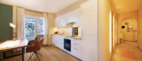 Kühlschrank, Ofen, Herdplatte, Geschirrspüler