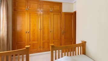 2 camere, ferro/asse da stiro, Wi-Fi gratuito, lenzuola