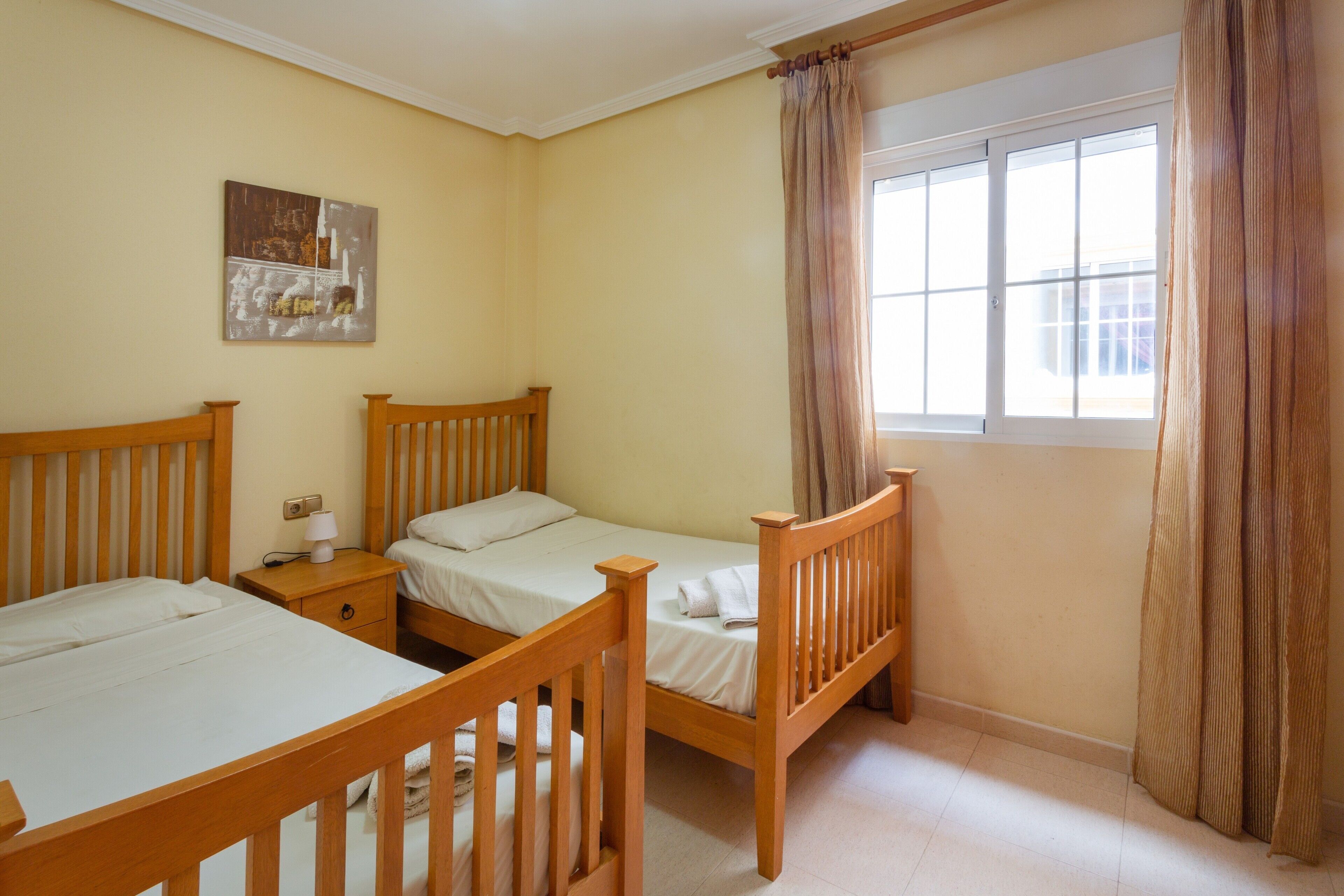 2 chambres, fer et planche à repasser, Wi-Fi gratuit, draps fournis