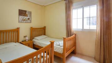 2 chambres, fer et planche Ă repasser, Wi-Fi gratuit, draps fournis