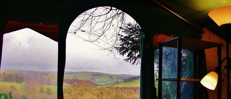 المنشأة من الداخل