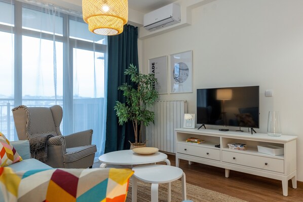 Smart TV, Netflix, streaming services