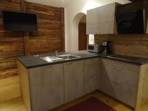 Fridge, microwave, dishwasher, coffee/tea maker