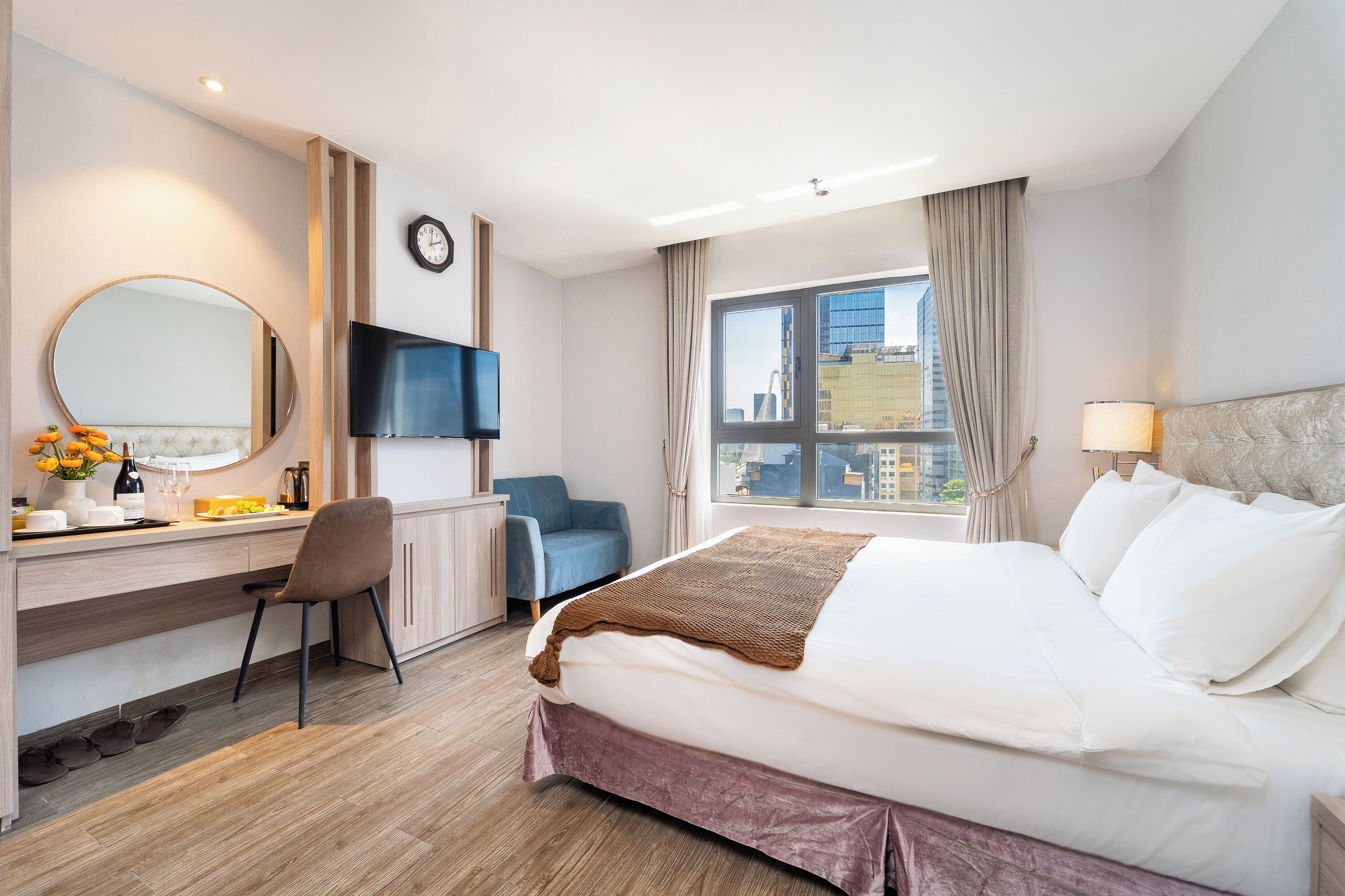 Junior Double Room, 1 King Bed, Bathtub | City view