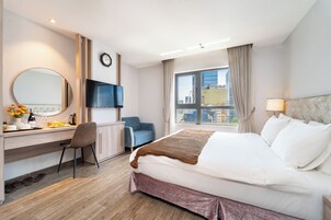 Phòng đôi Junior, 1 giường cỡ king, bồn tắm | Quang cảnh thành phố