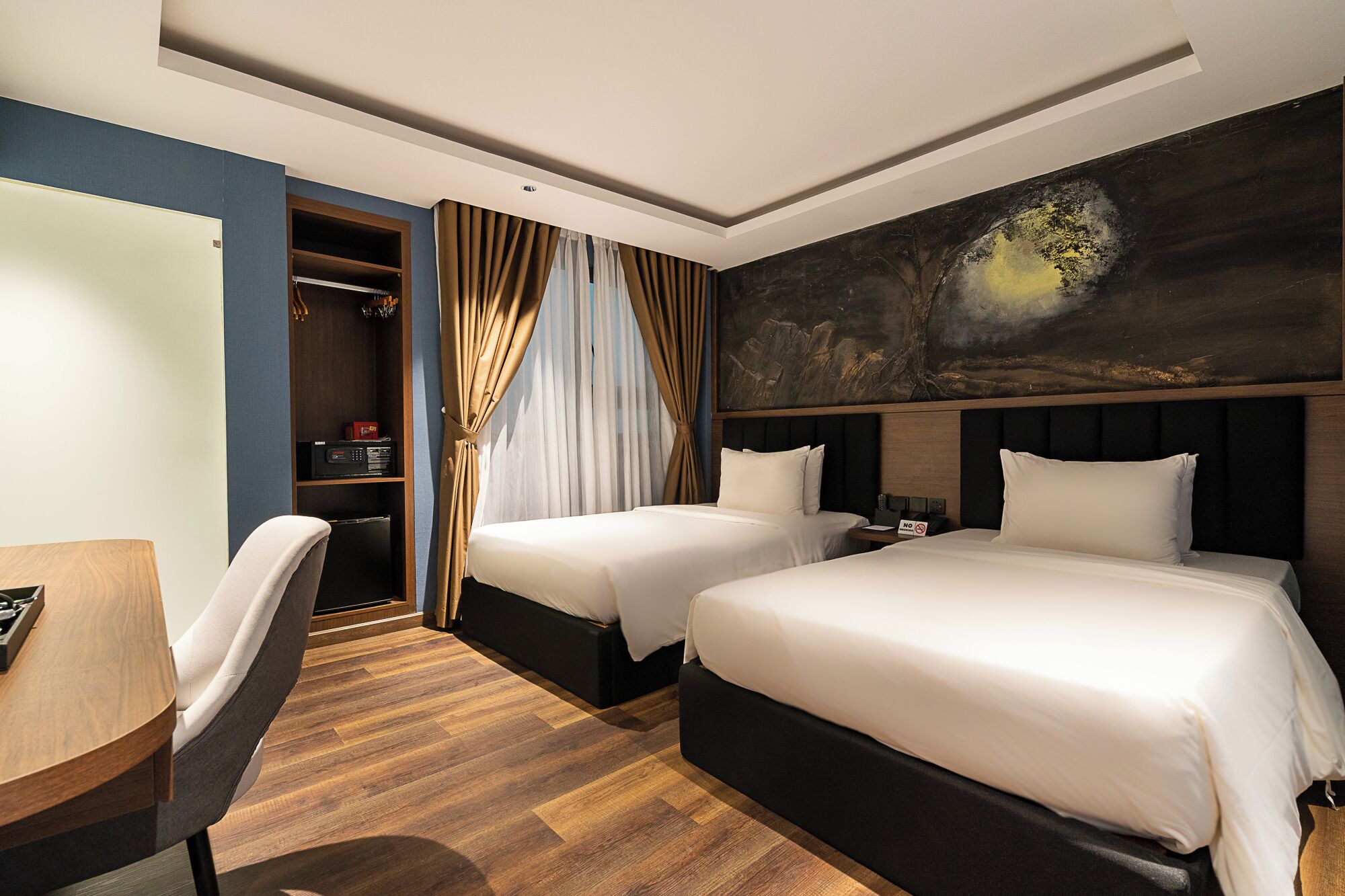 Ropa de cama hipoalergénica, colchones con efecto memoria y minibar 