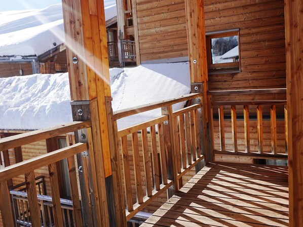 Property grounds - 2-room cabin apartment, parking, WiFi & pets allowed (Orcières Merlette)