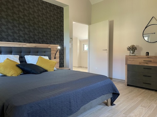 Geräumiges Ferienhaus mit Klimaanlage auf dem Land