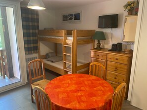 Unclassified image, 3 of 11, button - Cozy Studio with Balcony, Close to Slopes and Shops, Sleeps 3 - RPP1 #129 (Orcières Merlette)