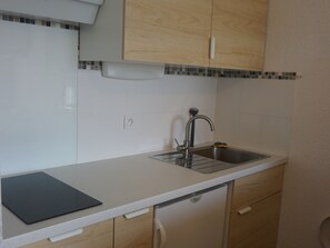 Fridge, microwave, coffee/tea maker, toaster