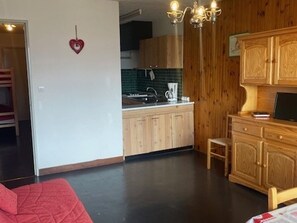 Unclassified image, 3 of 15, button - Comfortable 2-Room Cabin for 6, Pets Allowed, Near Slopes and Shops (Orcières Merlette)