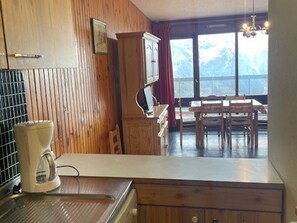Frigorifero, microonde, lavastoviglie, macchina per tè/caffè