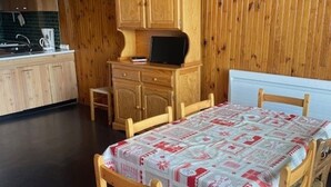 Dining - Comfortable 2-Room Cabin for 6, Pets Allowed, Near Slopes and Shops (Orcières Merlette)