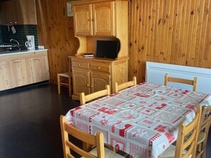 Unclassified image, 4 of 15, button - Comfortable 2-Room Cabin for 6, Pets Allowed, Near Slopes and Shops (Orcières Merlette)