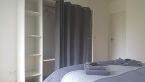1 bedroom, iron/ironing board, Internet, wheelchair access - "The Cabanes du Lac" (Aix-les-Bains)