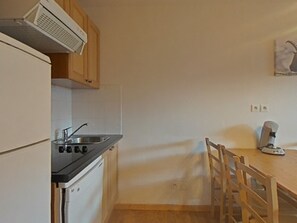 Refrigerador, microondas, lavavajillas, cafetera/tetera