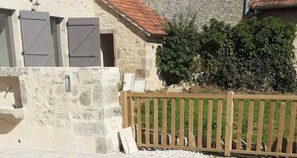 La Maison de LAZ , GĂźte de caractĂšre , avec piscine .