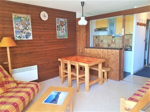Dining - Studio cabin for 4, in the heart of the slopes at Orcières Merlette (Orcières Merlette)