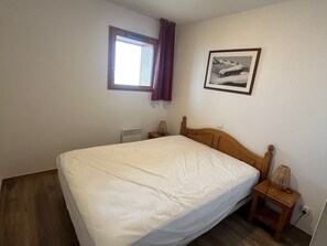 1 bedroom, free WiFi - Spacious 2-Room Cabin, Balcony, Free WiFi, Close to Slopes and Shops, Sleeps 6 (Orcières Merlette)